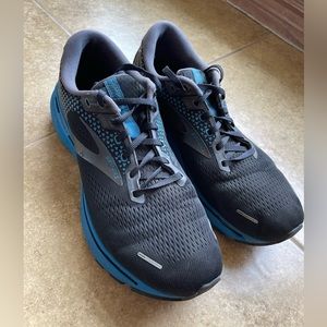 Brooks ghost running shoes